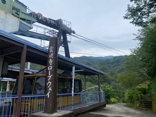 母と妹と雲辺寺へいってきました。

朝の6時発です、朝活！！

ロープウェイに乗り頂上を目指すのですが、乗り場の近くに
こんな自販機を見つけました。
