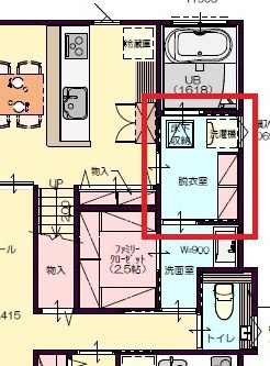 中庭住宅の間取り　洗面室の可動棚